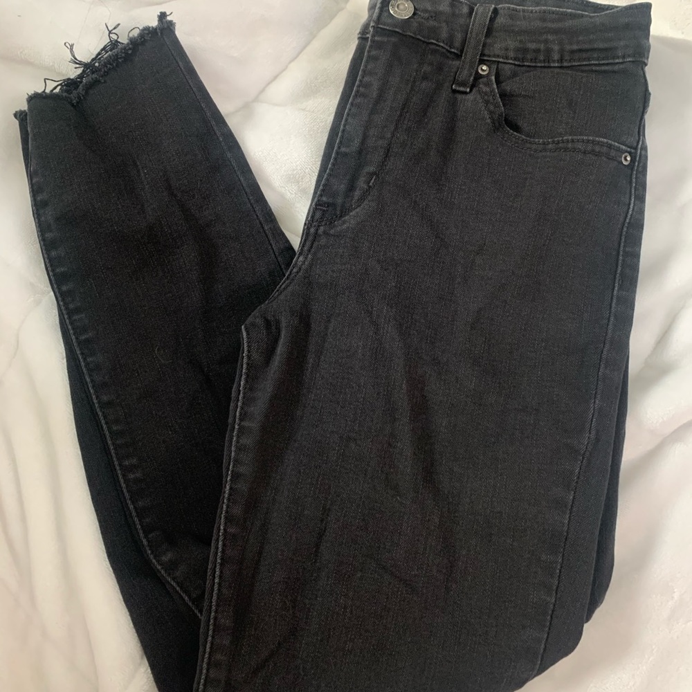 Levi Jeans | Distressed bottom